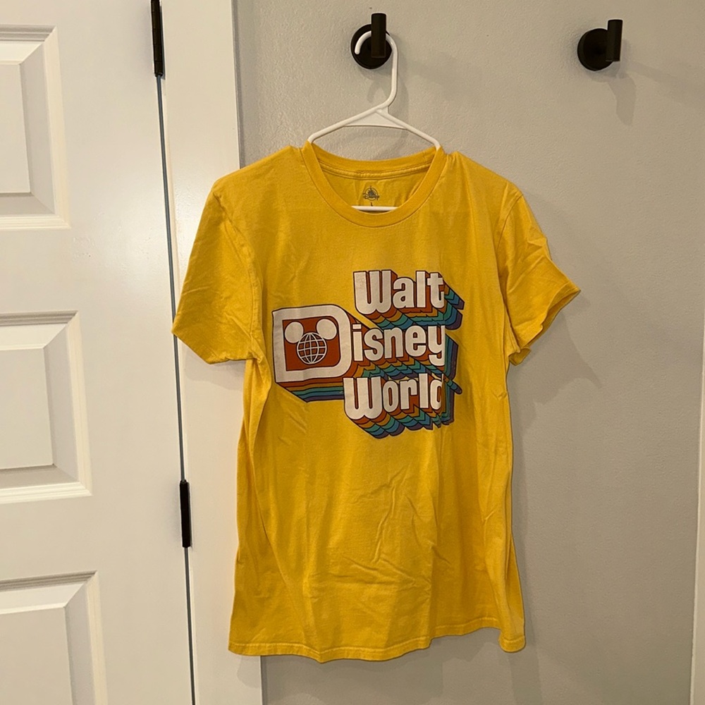 EUC Women’s Size L Large Disney Brand Graphic Tee Short Sleeve T-Shirt Top WDW